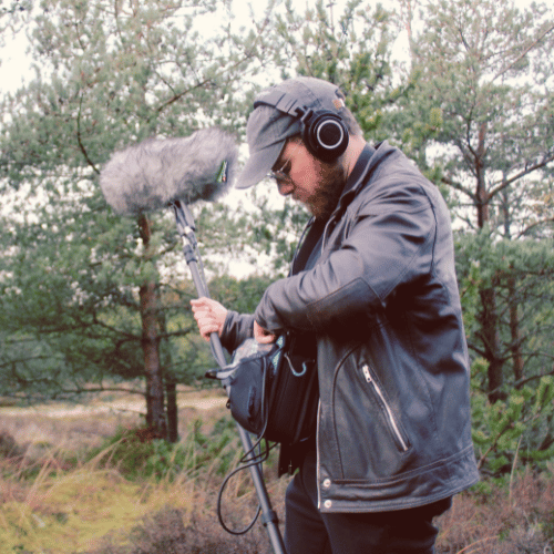 Mikkel Recording sound in the woods